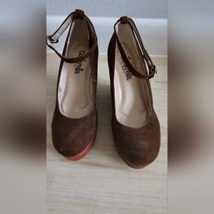 Cinderella of Boston Heel/Wedges Size 3M